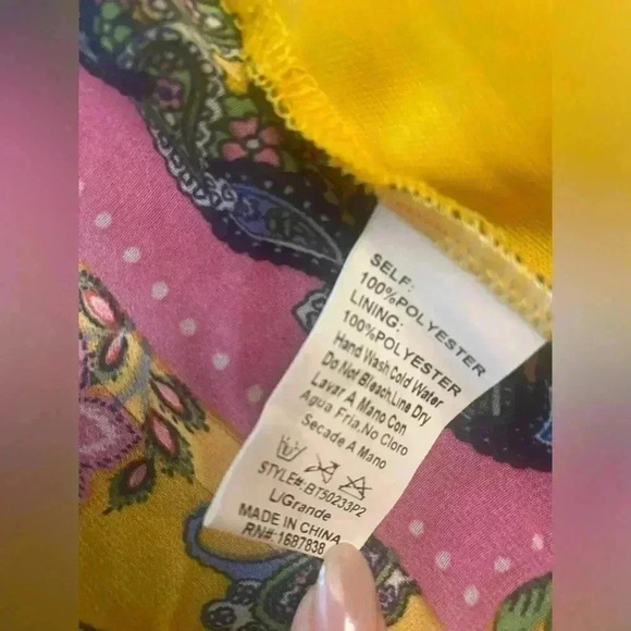 Banjul Colorful Tie Waist Top. Size Large. Does not come with Pants. - Picture 10 of 10